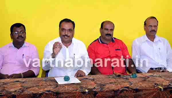 ಅಕಾಲಿಕ ಮಳೆಯಿಂದ ಹಾನಿಗೊಳಗಾದ ಬೆಳೆಗಾರರಿಗೆ ಪರಿಹಾರ ನೀಡಲು ಒತ್ತಾಯ